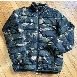 Old navy boys, puffer camo print jacket size extra large 14/16